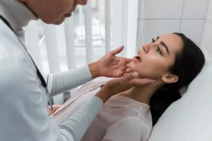 علاج قصور الغدة الدرقية: خيارات فعالة لتحسين صحتك