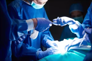 أهمية دور الدكتور في جراحة العامة: كيف تساهم في تحسين الرعاية الصحية 